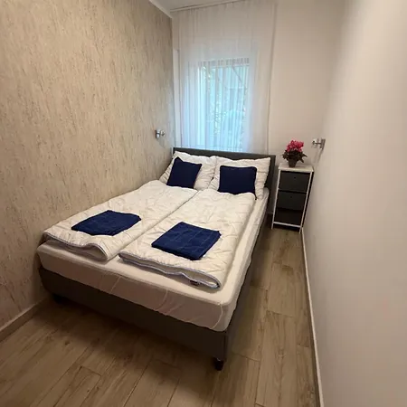 Hugo Lak Apartment *
