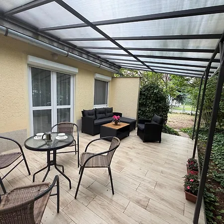 Hugo Lak Apartment Zamardi