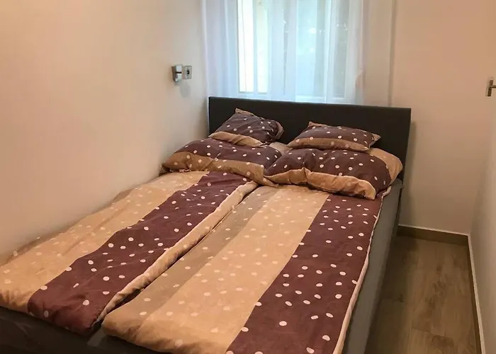 Hugo Lak Apartment